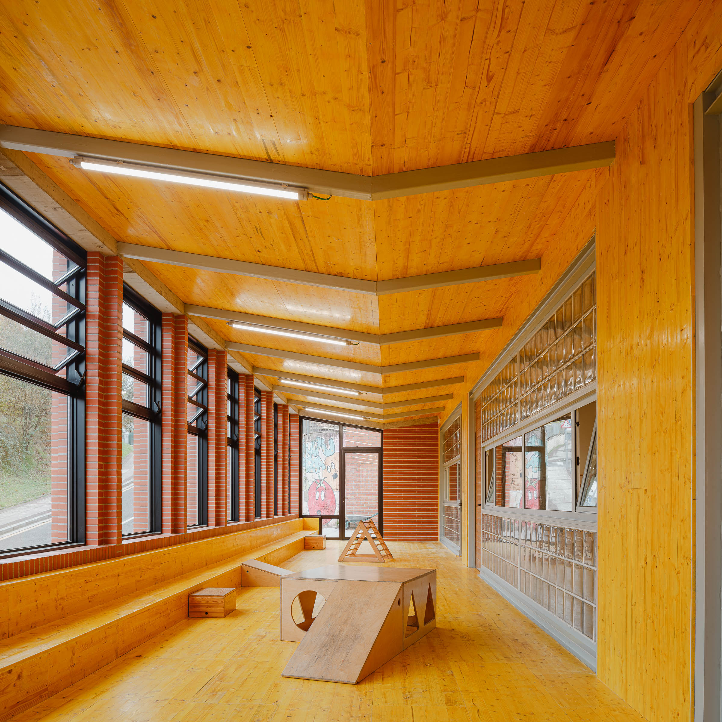 Aitor Estévez, ampliación, architecture, arkitektura, arquitectura vasca, basque architecture, basque country, durango, ele arkitektura, encofrado, euskadi, euskal arkitektura, fotografía de arquitectura, ikastola, kurutziaga, madera, país vasco, scafolding wood