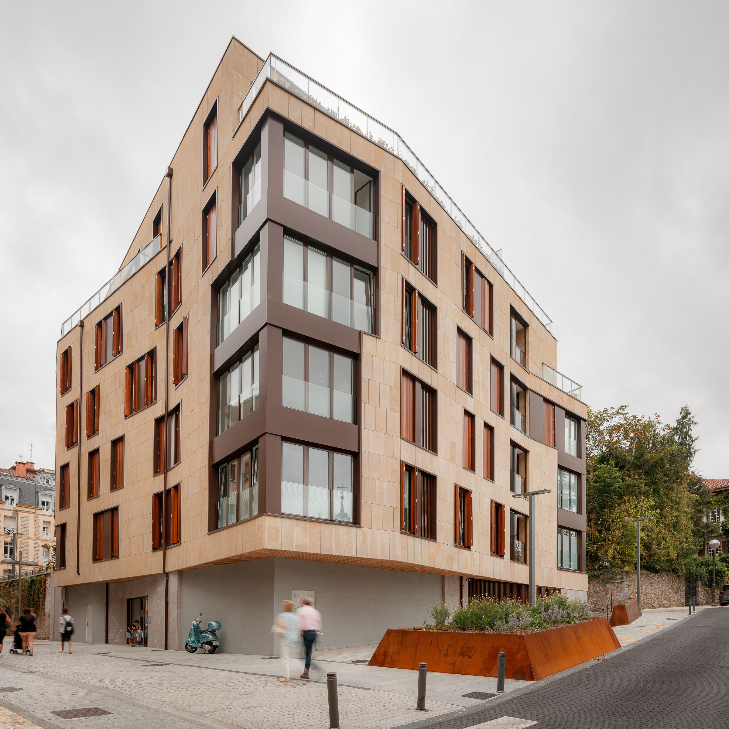 Aitor Estévez, aitorestevez, aplacado, architecture, arkitektur, arkitektura, arquitectura, arquitectura vasca, basque architecture, basque country, collective housing, edificio de viviendas, etxebizitza, euskadi, euskal arkitektura, fotografía de arquitectura, gipuzkoa, guipúzcoa, housing, irún, país vasco, spain, ur estudio, urbano, viviendas