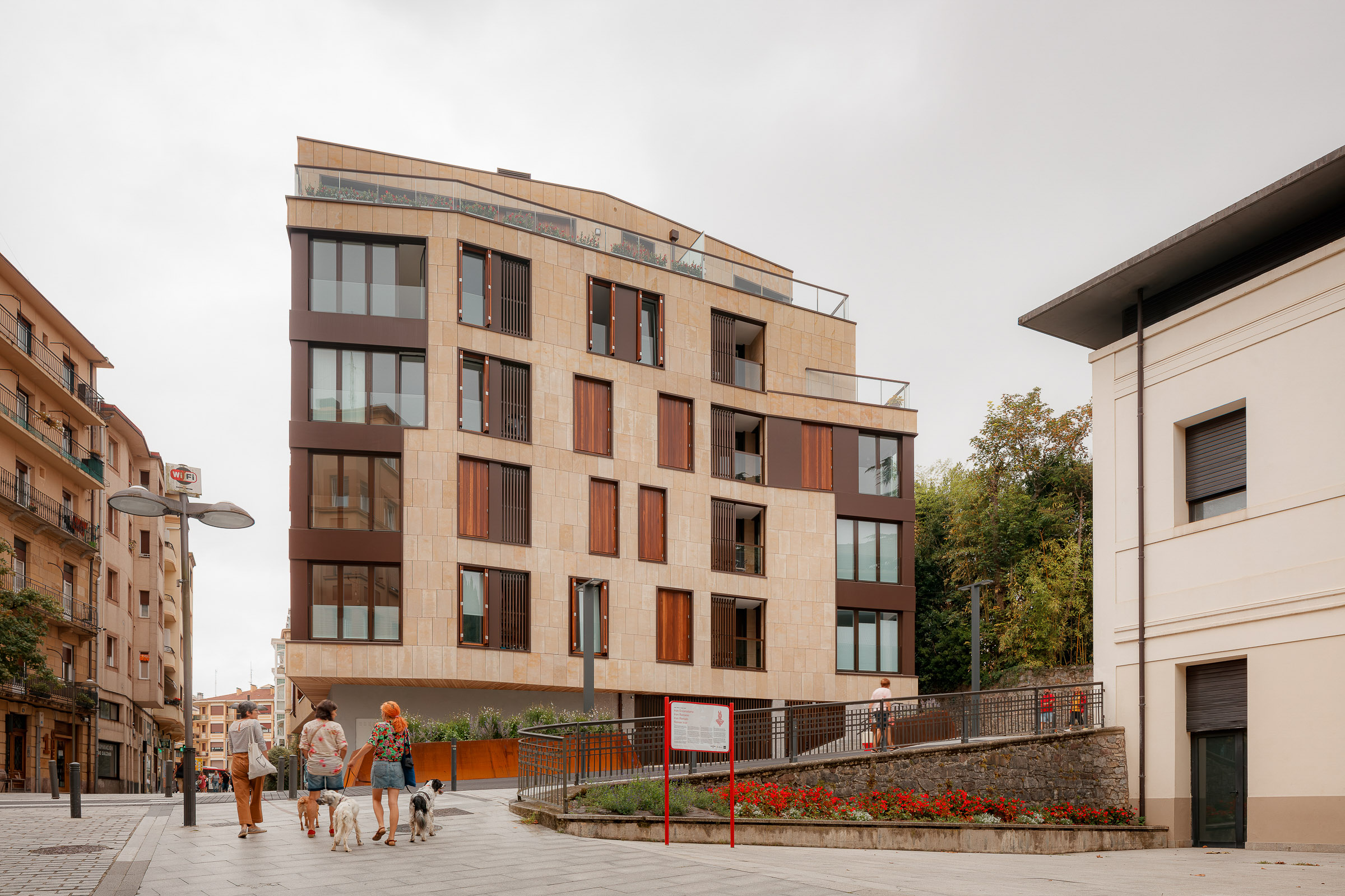 Aitor Estévez, aitorestevez, aplacado, architecture, arkitektur, arkitektura, arquitectura, arquitectura vasca, basque architecture, basque country, collective housing, edificio de viviendas, etxebizitza, euskadi, euskal arkitektura, fotografía de arquitectura, gipuzkoa, guipúzcoa, housing, irún, país vasco, spain, ur estudio, urbano, viviendas