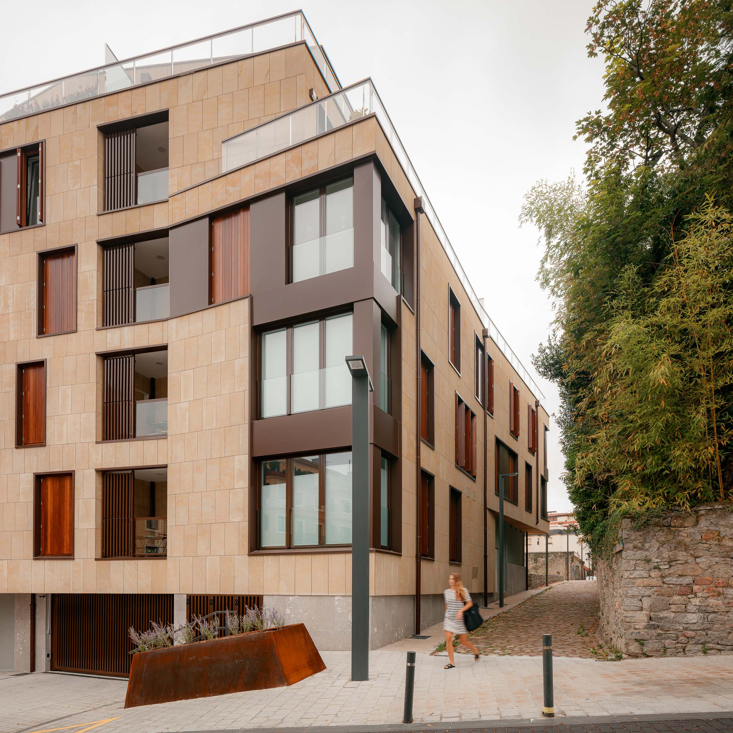 Aitor Estévez, aitorestevez, aplacado, architecture, arkitektur, arkitektura, arquitectura, arquitectura vasca, basque architecture, basque country, collective housing, edificio de viviendas, etxebizitza, euskadi, euskal arkitektura, fotografía de arquitectura, gipuzkoa, guipúzcoa, housing, irún, país vasco, spain, ur estudio, urbano, viviendas