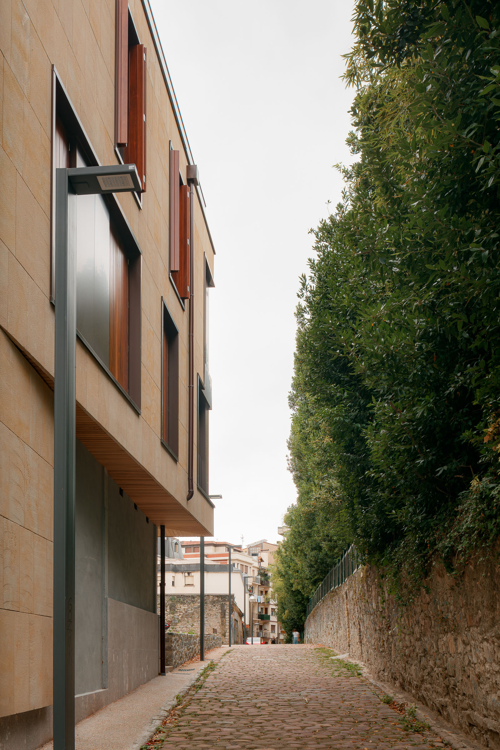 Aitor Estévez, aitorestevez, aplacado, architecture, arkitektur, arkitektura, arquitectura, arquitectura vasca, basque architecture, basque country, collective housing, edificio de viviendas, etxebizitza, euskadi, euskal arkitektura, fotografía de arquitectura, gipuzkoa, guipúzcoa, housing, irún, país vasco, spain, ur estudio, urbano, viviendas