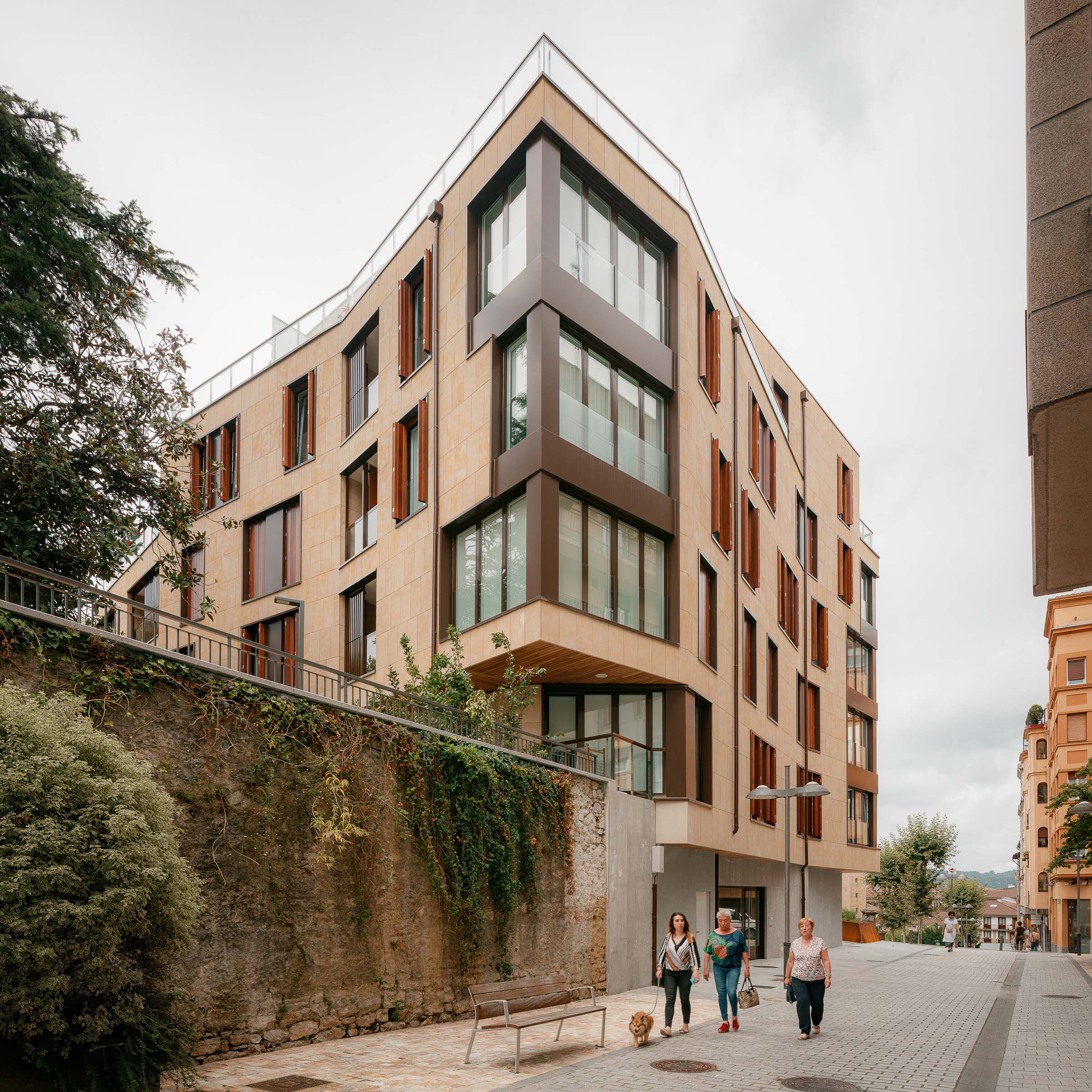Aitor Estévez, aitorestevez, aplacado, architecture, arkitektur, arkitektura, arquitectura, arquitectura vasca, basque architecture, basque country, collective housing, edificio de viviendas, etxebizitza, euskadi, euskal arkitektura, fotografía de arquitectura, gipuzkoa, guipúzcoa, housing, irún, país vasco, spain, ur estudio, urbano, viviendas