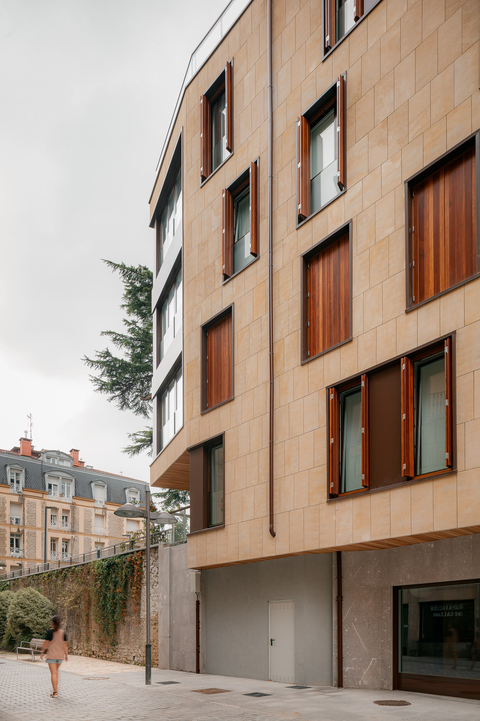 Aitor Estévez, aitorestevez, aplacado, architecture, arkitektur, arkitektura, arquitectura, arquitectura vasca, basque architecture, basque country, collective housing, edificio de viviendas, etxebizitza, euskadi, euskal arkitektura, fotografía de arquitectura, gipuzkoa, guipúzcoa, housing, irún, país vasco, spain, ur estudio, urbano, viviendas