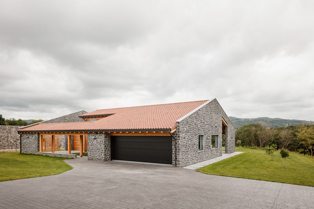 Aitor Estévez, aitorestevez, arkitektur, arkitektura, arquitectura, arquitectura vasca, aterpe, basque architecture, basque country, etxe, etxebizitza, euskadi, euskal arkitektura, fotografía de arquitectura, hondarribia, madera, país vasco, piedra, single house, stone, unifamiliar, ur estudio, vivienda, wood