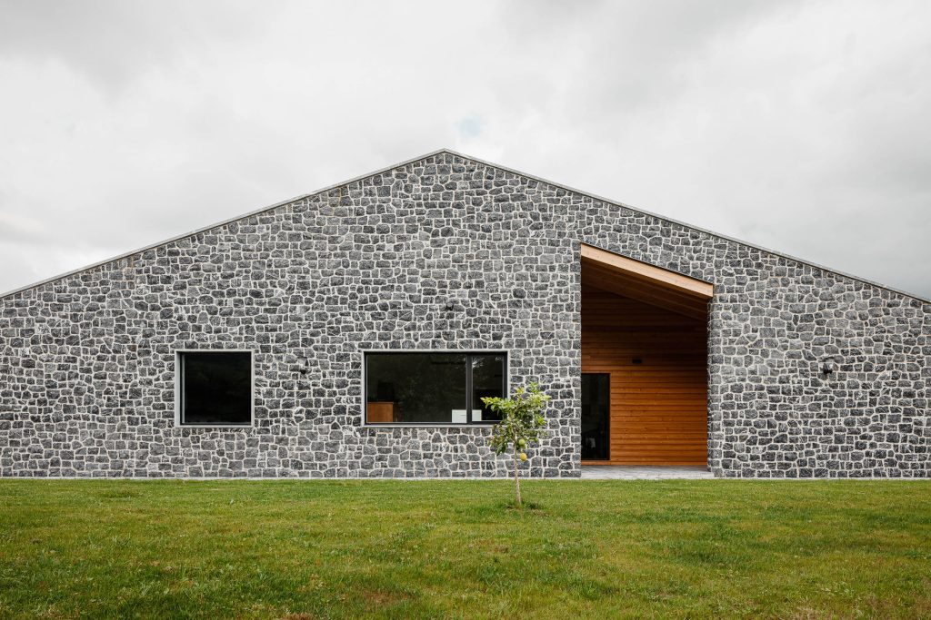 Aitor Estévez, aitorestevez, arkitektur, arkitektura, arquitectura, arquitectura vasca, aterpe, basque architecture, basque country, etxe, etxebizitza, euskadi, euskal arkitektura, fotografía de arquitectura, hondarribia, madera, país vasco, piedra, single house, stone, unifamiliar, ur estudio, vivienda, wood