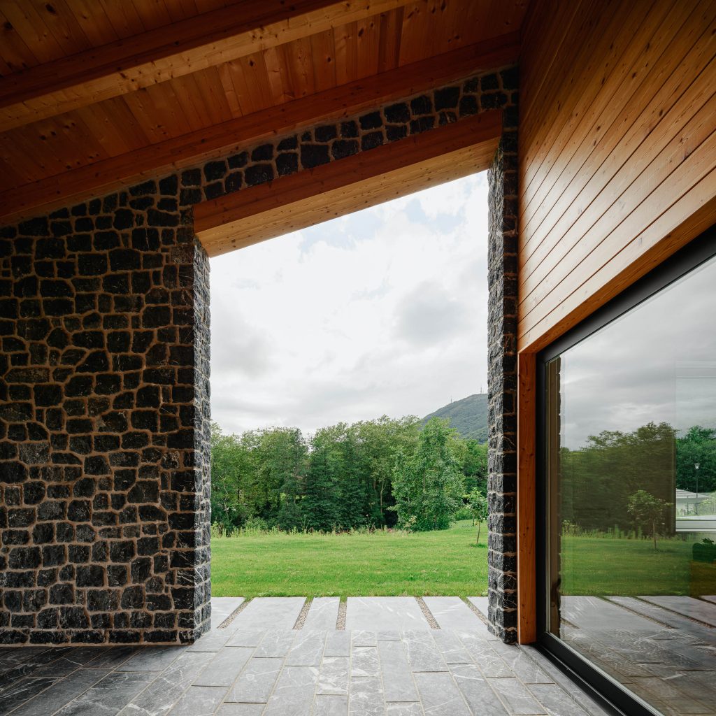Aitor Estévez, aitorestevez, arkitektur, arkitektura, arquitectura, arquitectura vasca, aterpe, basque architecture, basque country, etxe, etxebizitza, euskadi, euskal arkitektura, fotografía de arquitectura, hondarribia, madera, país vasco, piedra, single house, stone, unifamiliar, ur estudio, vivienda, wood