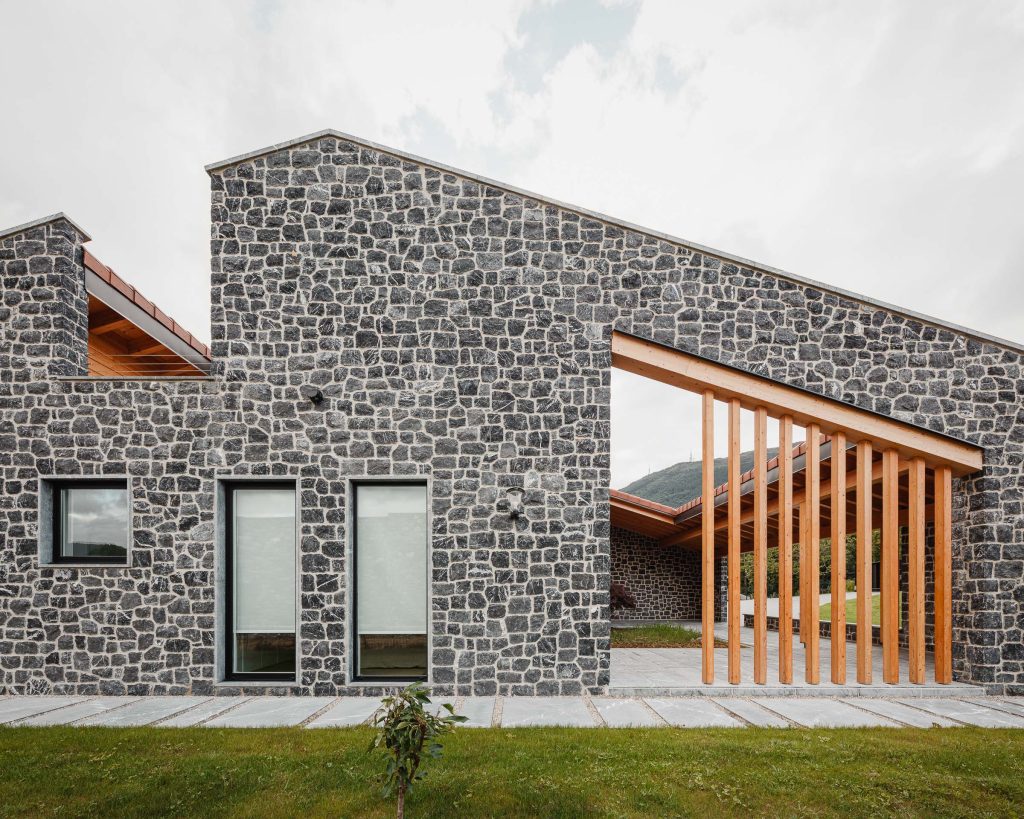 Aitor Estévez, aitorestevez, arkitektur, arkitektura, arquitectura, arquitectura vasca, aterpe, basque architecture, basque country, etxe, etxebizitza, euskadi, euskal arkitektura, fotografía de arquitectura, hondarribia, madera, país vasco, piedra, single house, stone, unifamiliar, ur estudio, vivienda, wood