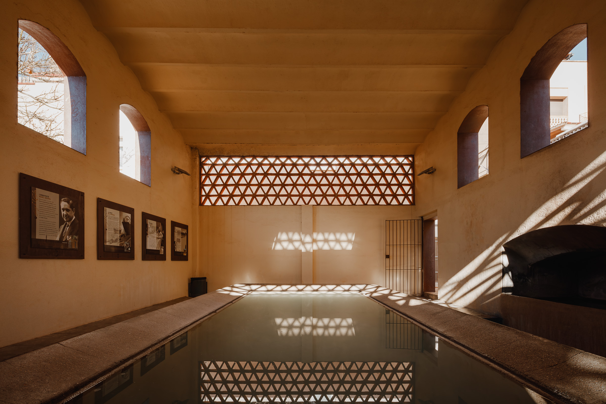 Aitor Estévez, aguas termales, aitorestevez, architectural photography, arquimés, arquitectura, caldes de montbui, catalunya, fotografía de arquitectura, la canaleta, lavadero, luces y sombras, safareig