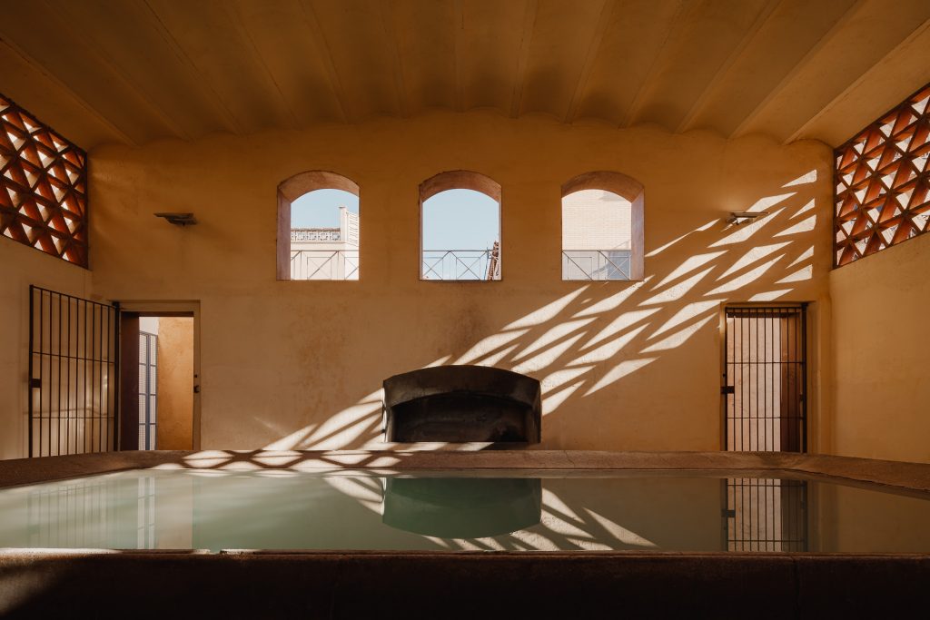 Aitor Estévez, aguas termales, aitorestevez, architectural photography, arquimés, arquitectura, caldes de montbui, catalunya, fotografía de arquitectura, la canaleta, lavadero, luces y sombras, safareig