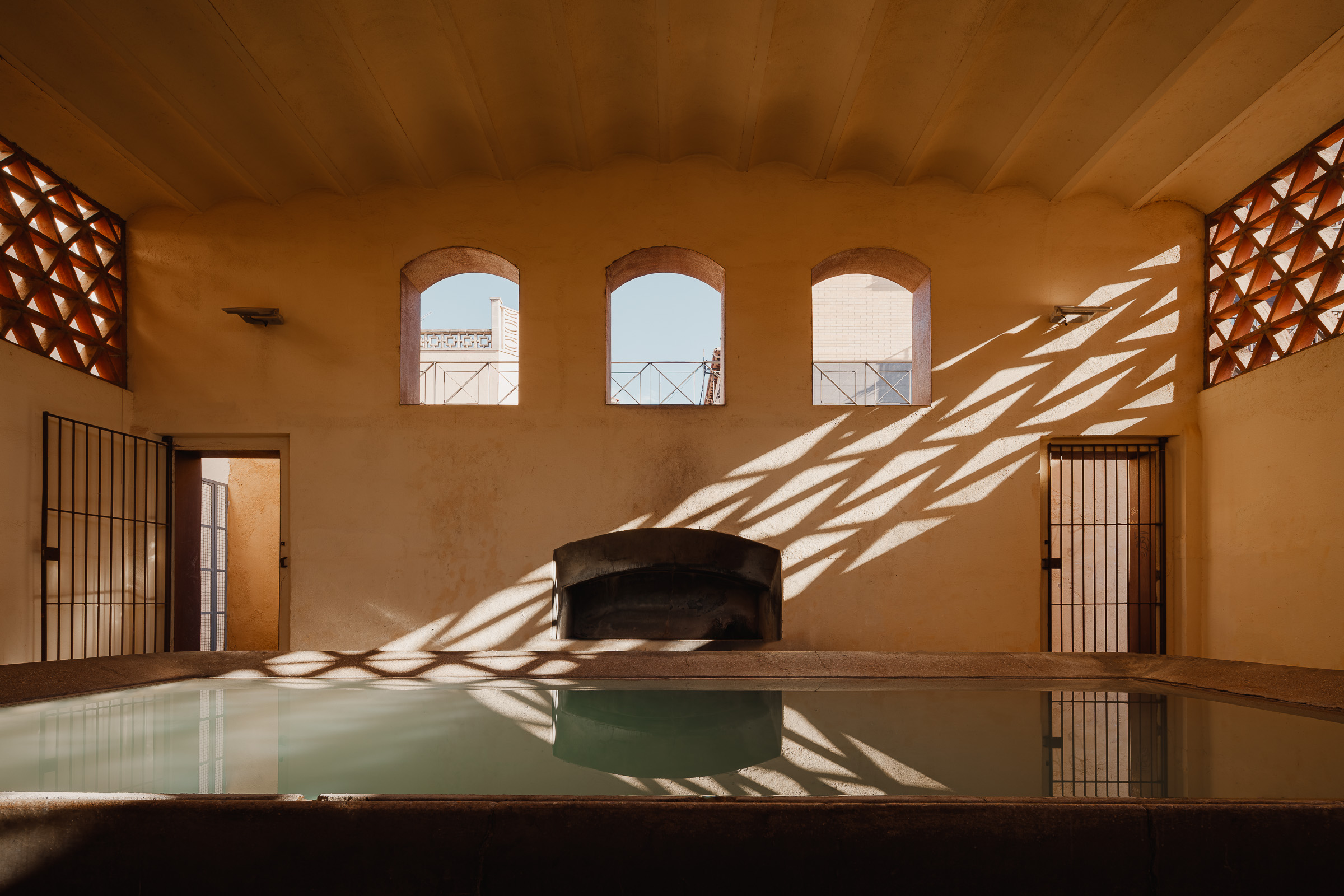 Aitor Estévez, aguas termales, aitorestevez, architectural photography, arquimés, arquitectura, caldes de montbui, catalunya, fotografía de arquitectura, la canaleta, lavadero, luces y sombras, safareig