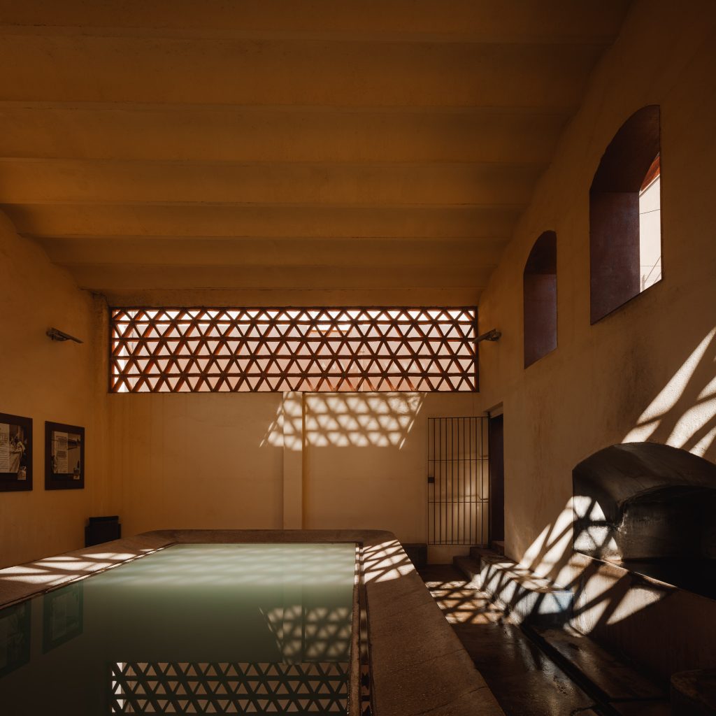 Aitor Estévez, aguas termales, aitorestevez, architectural photography, arquimés, arquitectura, caldes de montbui, catalunya, fotografía de arquitectura, la canaleta, lavadero, luces y sombras, safareig