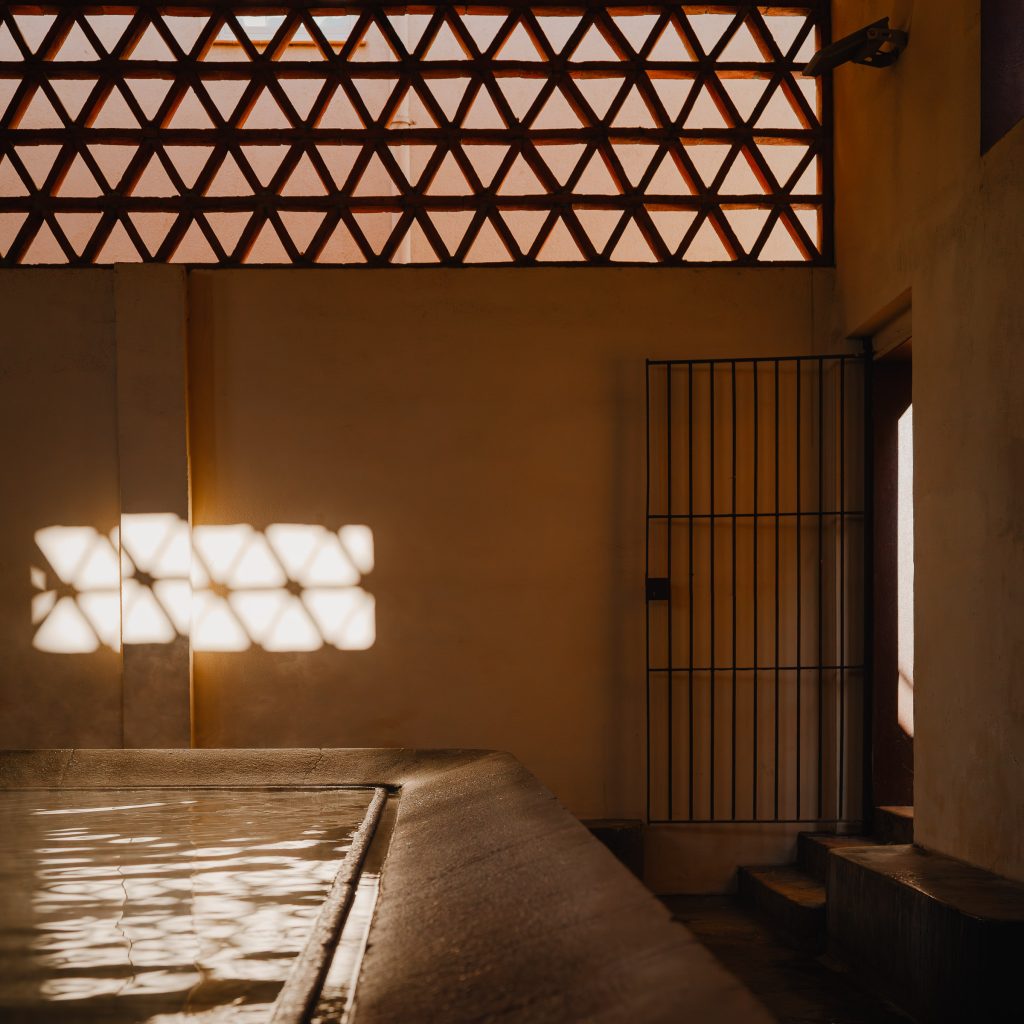 Aitor Estévez, aguas termales, aitorestevez, architectural photography, arquimés, arquitectura, caldes de montbui, catalunya, fotografía de arquitectura, la canaleta, lavadero, luces y sombras, safareig