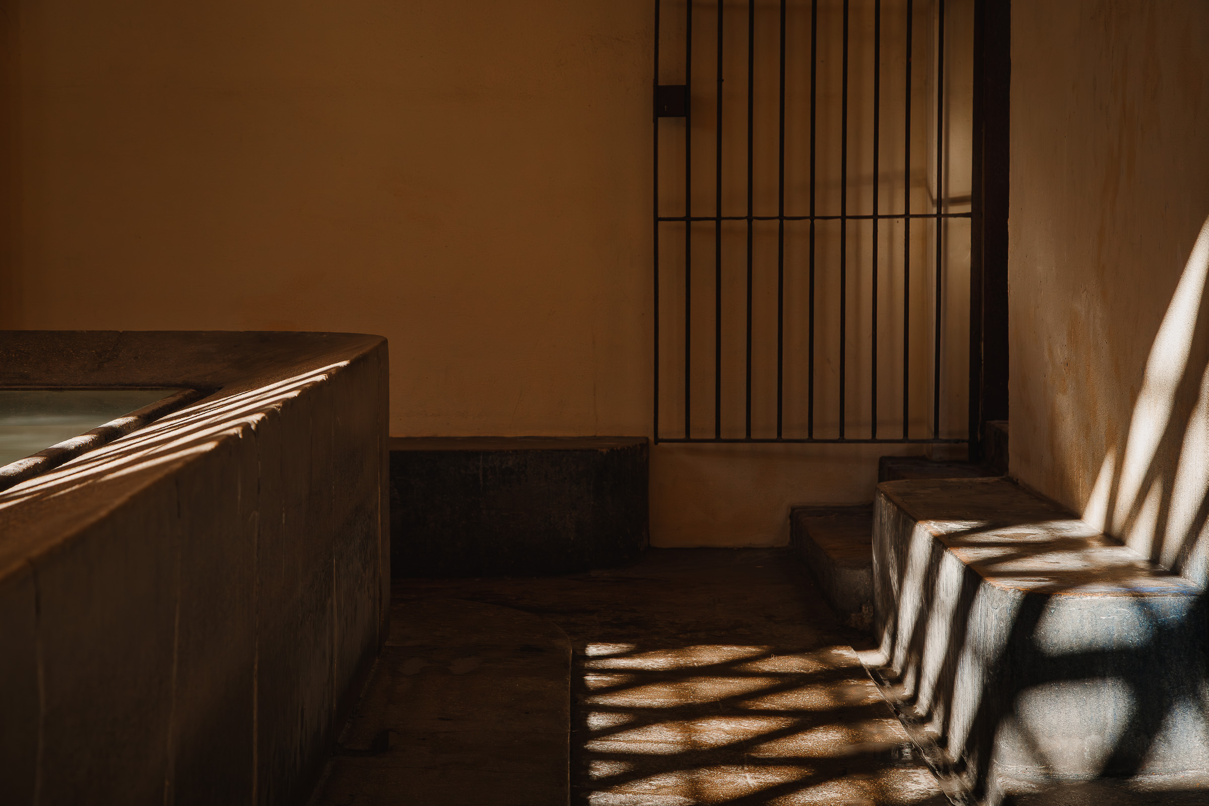 Aitor Estévez, aguas termales, aitorestevez, architectural photography, arquimés, arquitectura, caldes de montbui, catalunya, fotografía de arquitectura, la canaleta, lavadero, luces y sombras, safareig