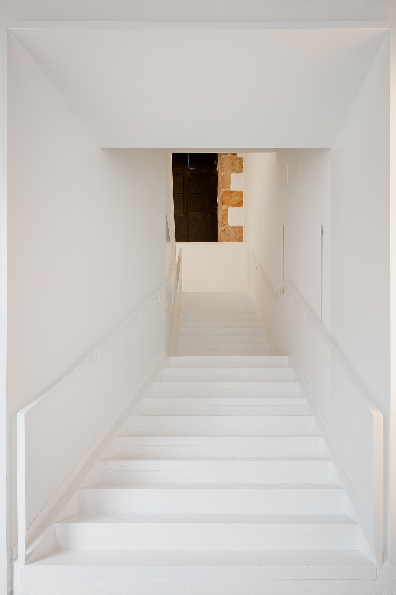 Aitor Estévez, aitorestevez, arcos, beSTe, blanco, claustro, escalera, eskailera, ibon salaberria, mondragon unibertsitatea, stairs, txuria, white