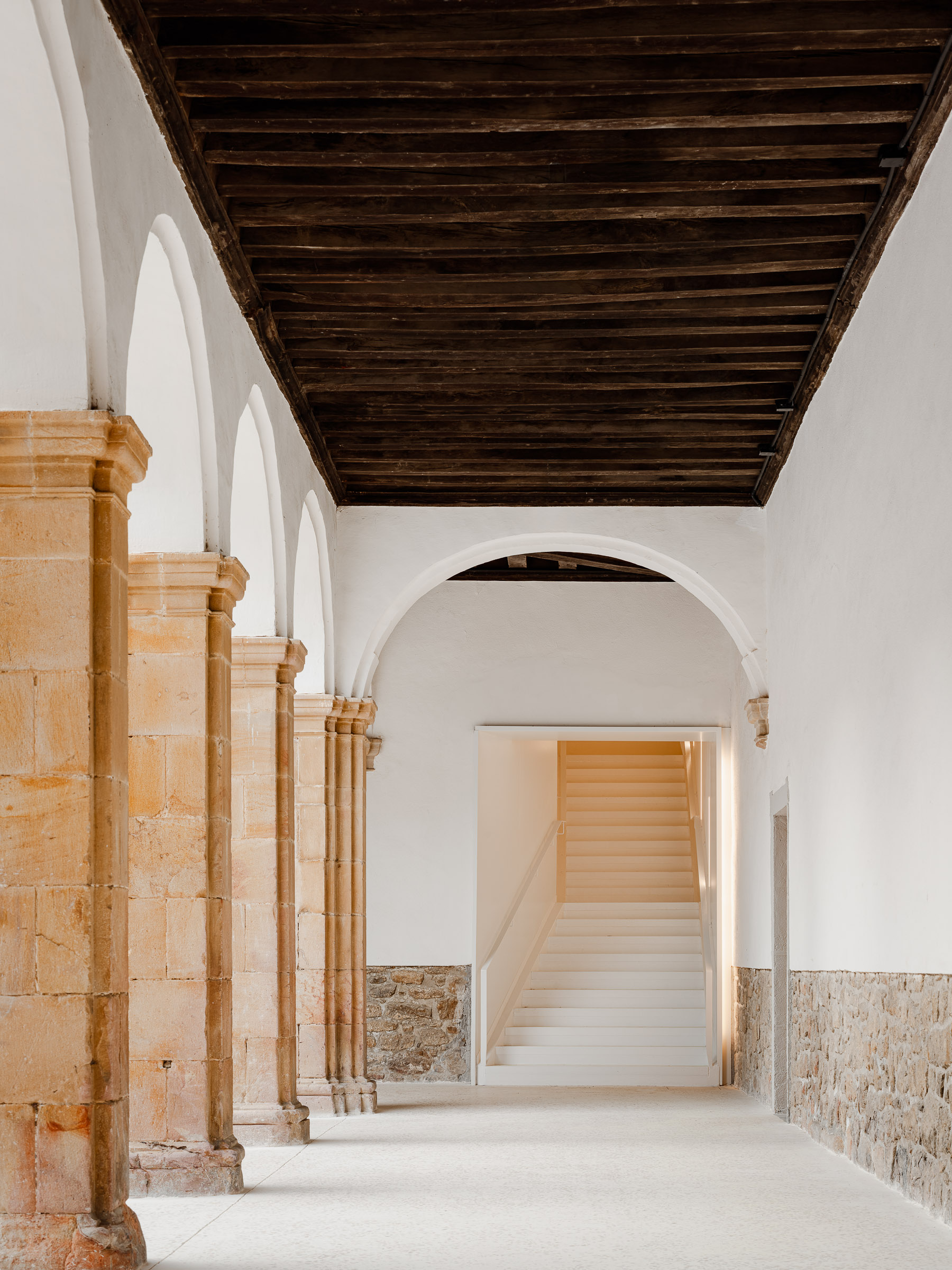 Aitor Estévez, aitorestevez, arcos, beSTe, blanco, claustro, escalera, eskailera, ibon salaberria, mondragon unibertsitatea, stairs, txuria, white
