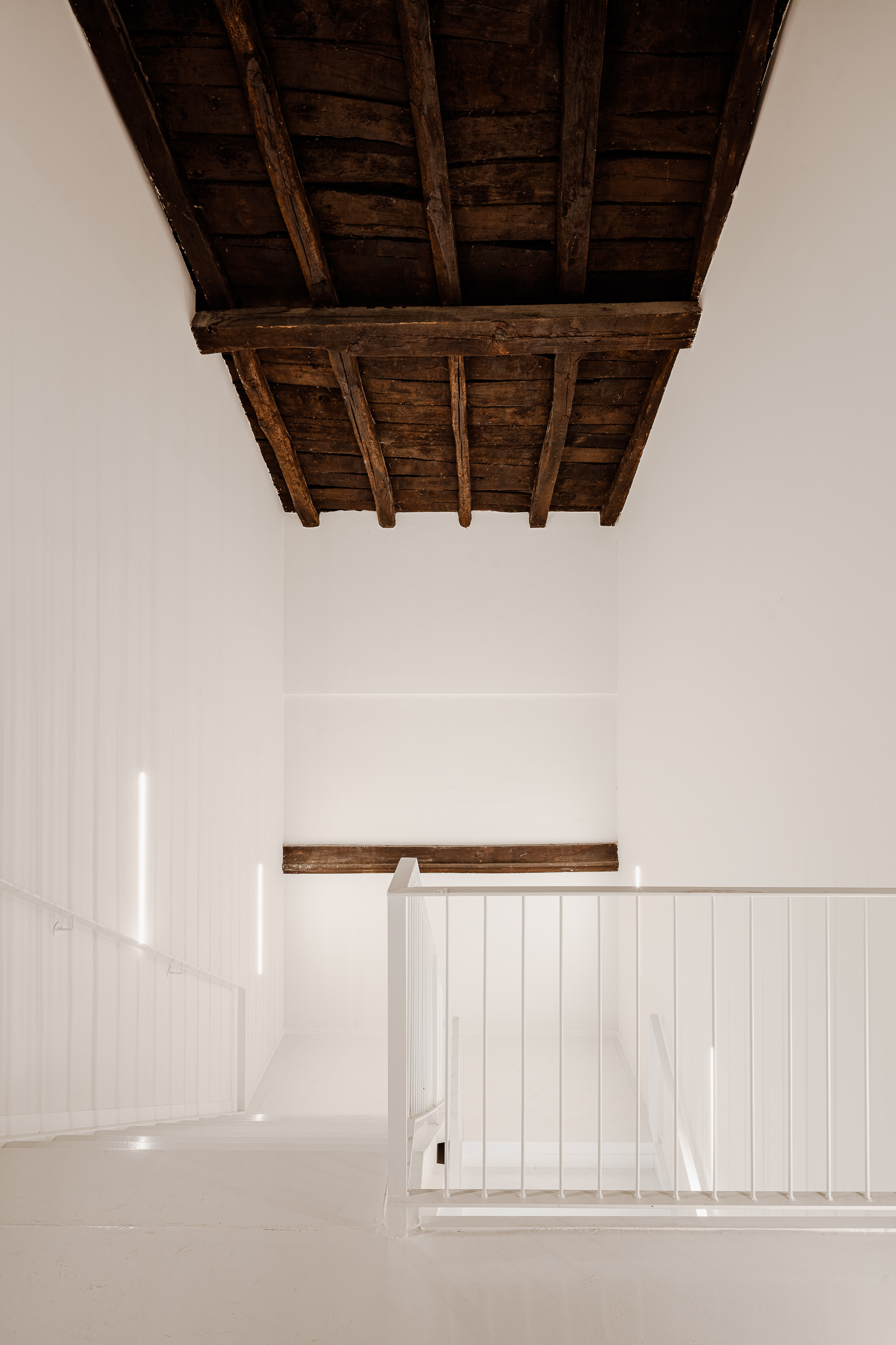 Aitor Estévez, aitorestevez, arcos, beSTe, blanco, claustro, escalera, eskailera, ibon salaberria, mondragon unibertsitatea, stairs, txuria, white