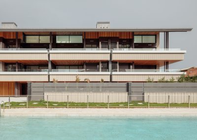 2102 · UR · Edificio de viviendas en Hondarribia